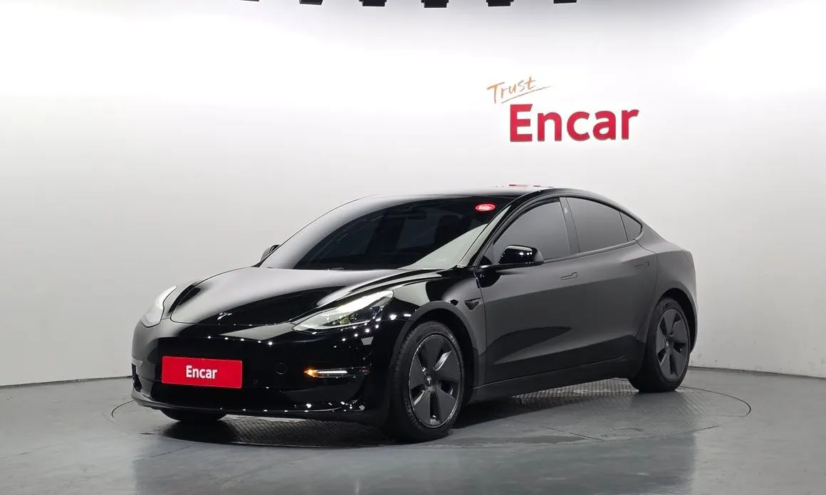 Tesla Model 3 — фото 1