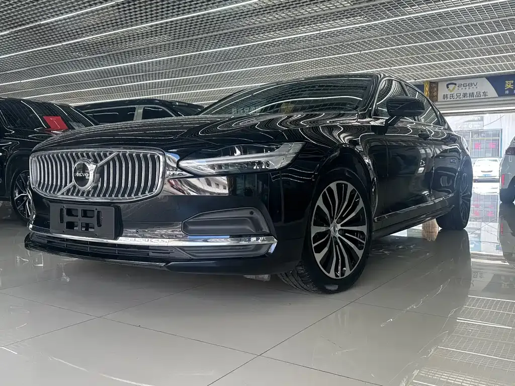 Volvo S90 — фото 1
