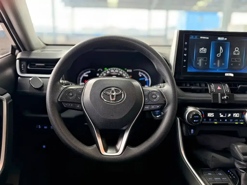 Toyota RAV4 — фото 8