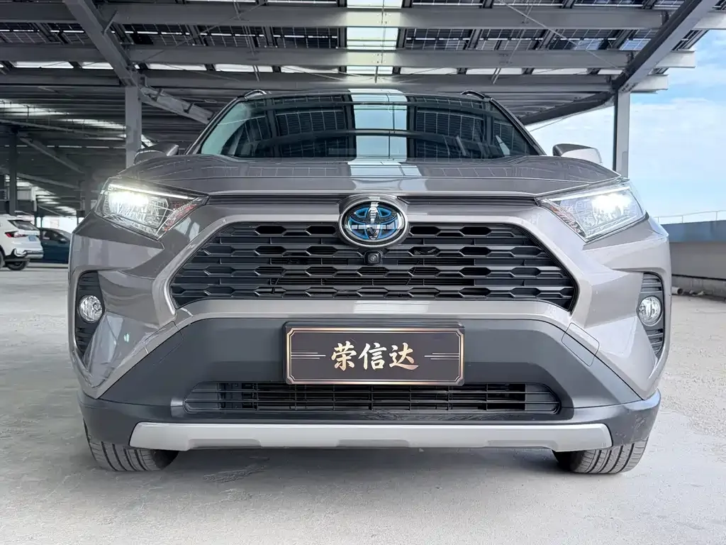 Toyota RAV4 — фото 3