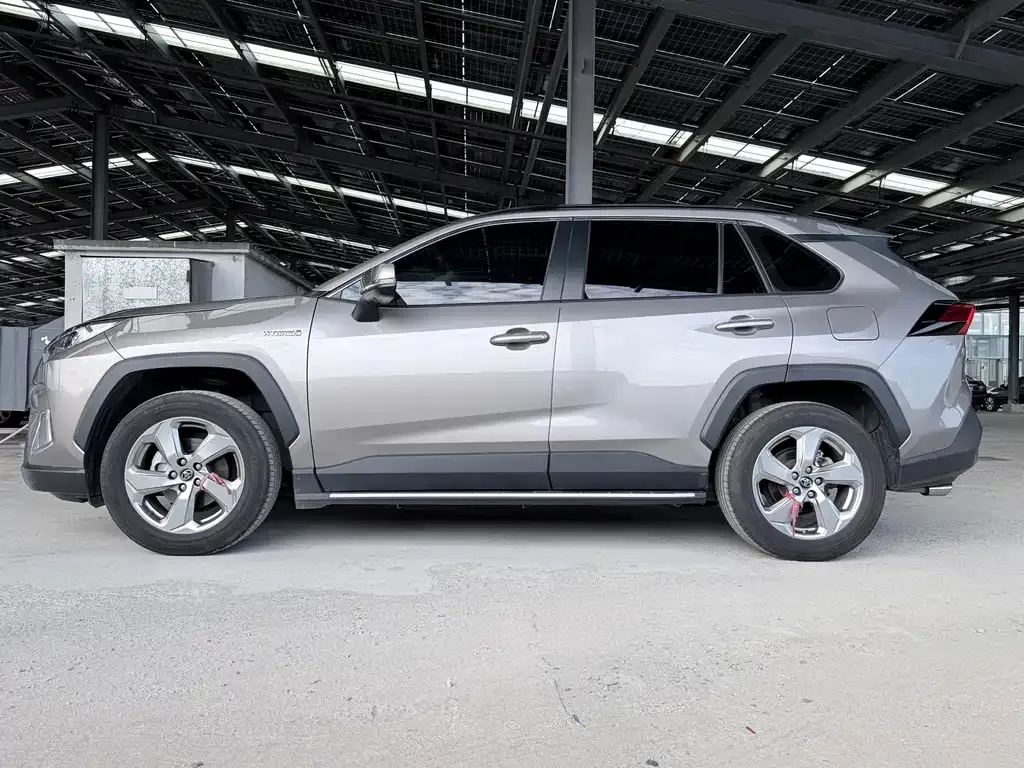 Toyota RAV4 — фото 6