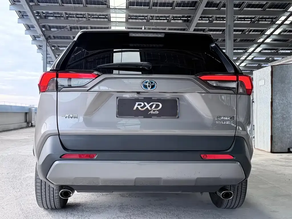 Toyota RAV4 — фото 5