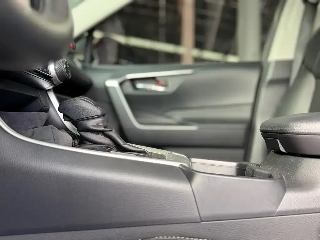 Toyota RAV4 — фото 4