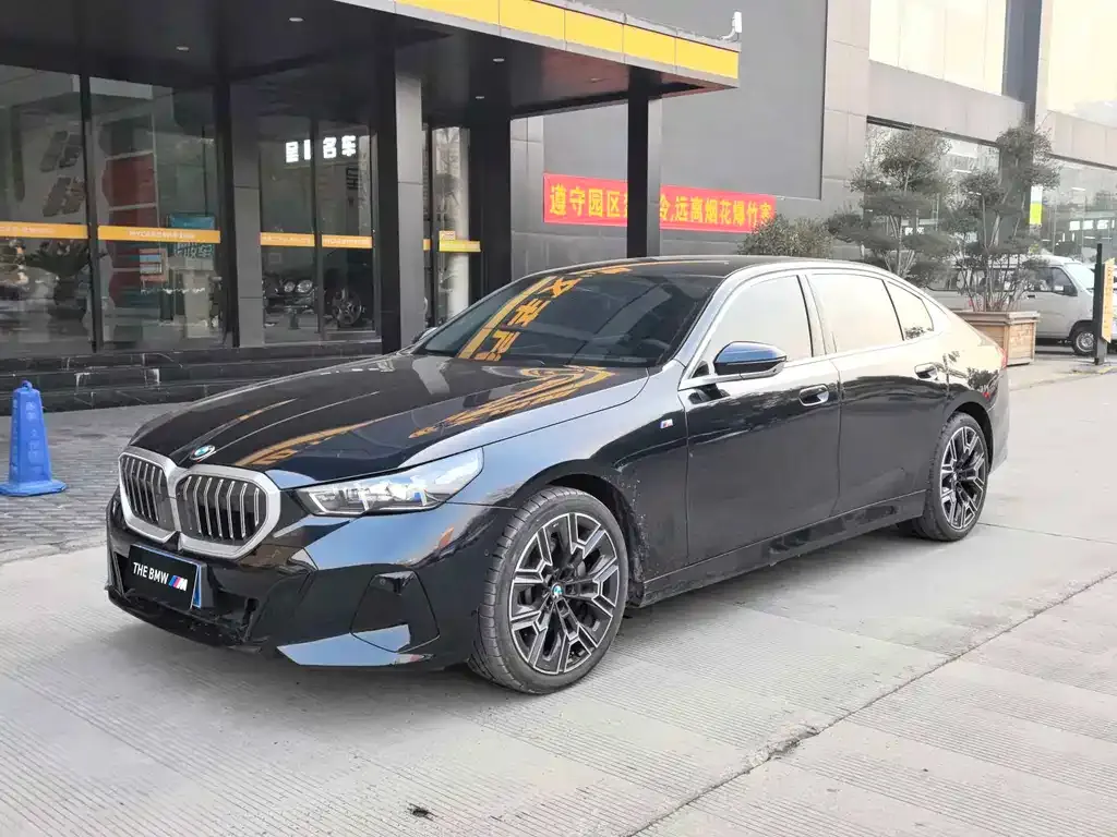 BMW 5 Series — фото 1