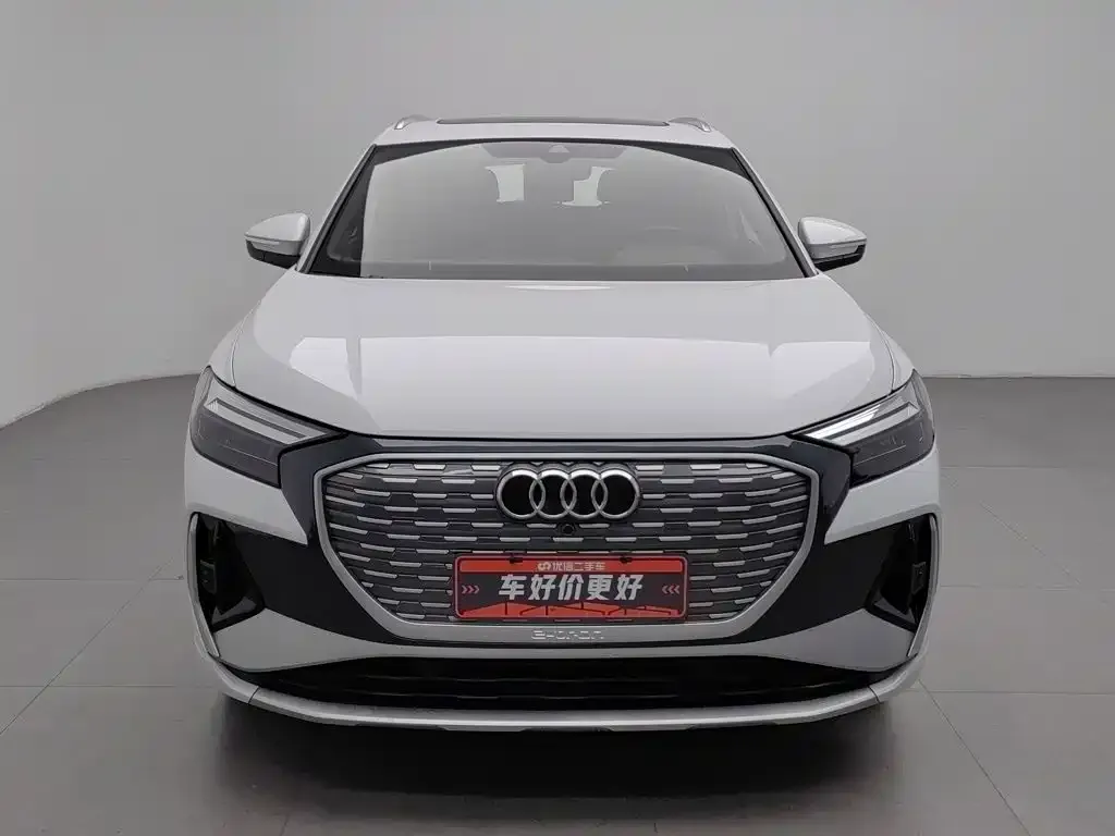 Audi Q4 e-tron — фото 2