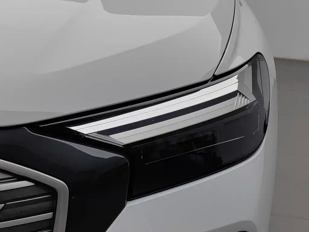 Audi Q4 e-tron — фото 10