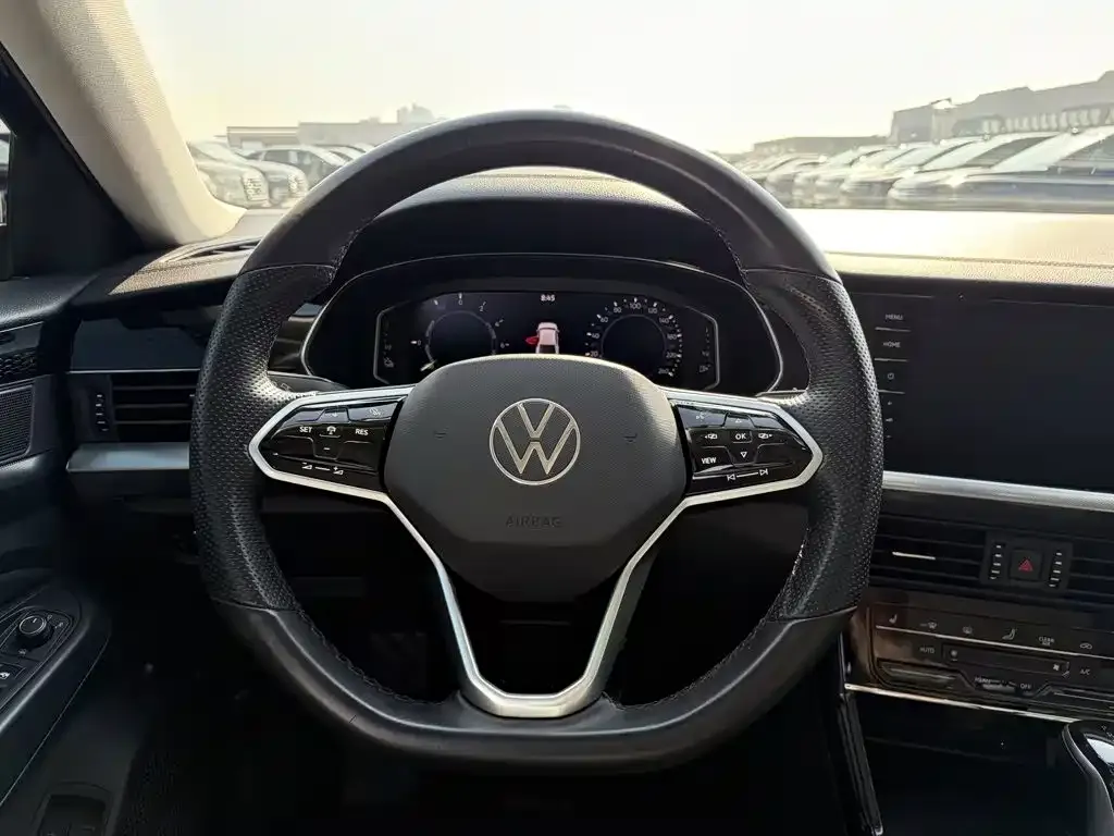 Volkswagen Passat PHEV — фото 10