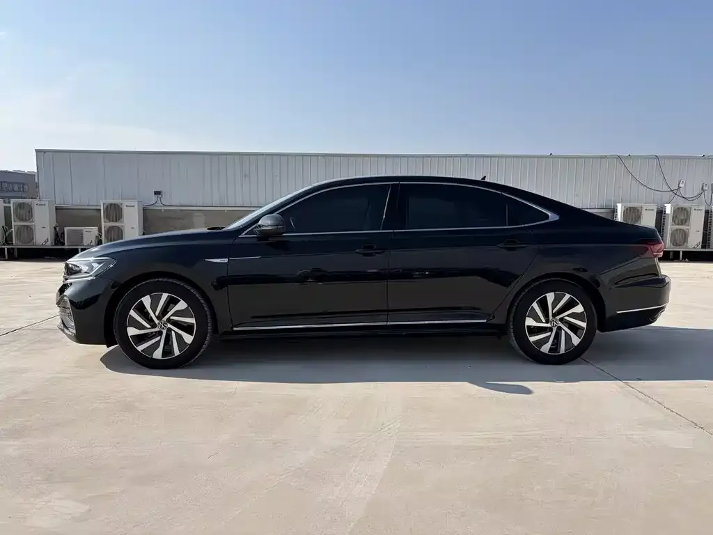 Volkswagen Passat PHEV — фото 3
