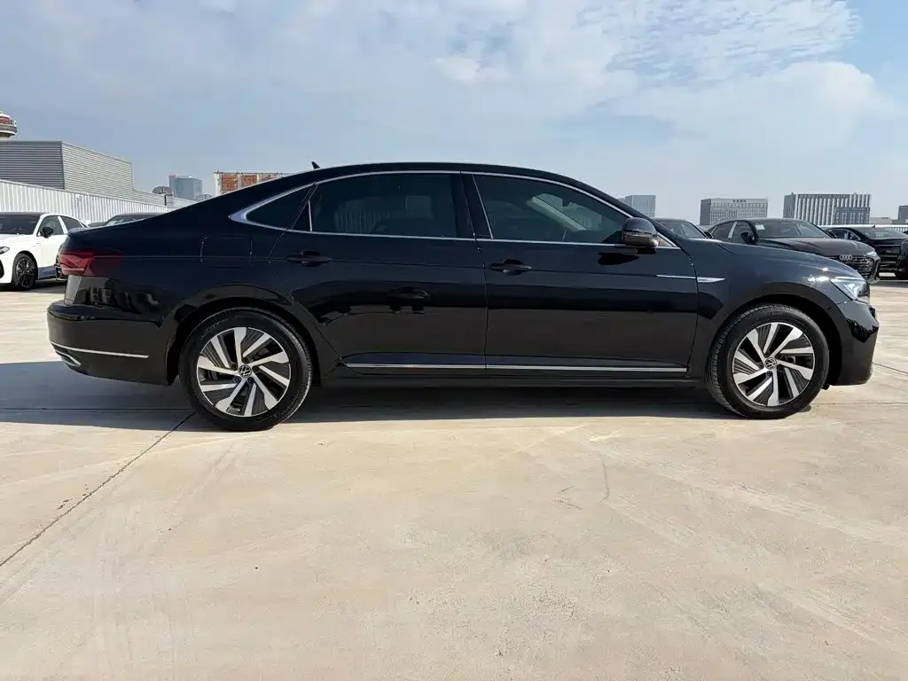 Volkswagen Passat PHEV — фото 6