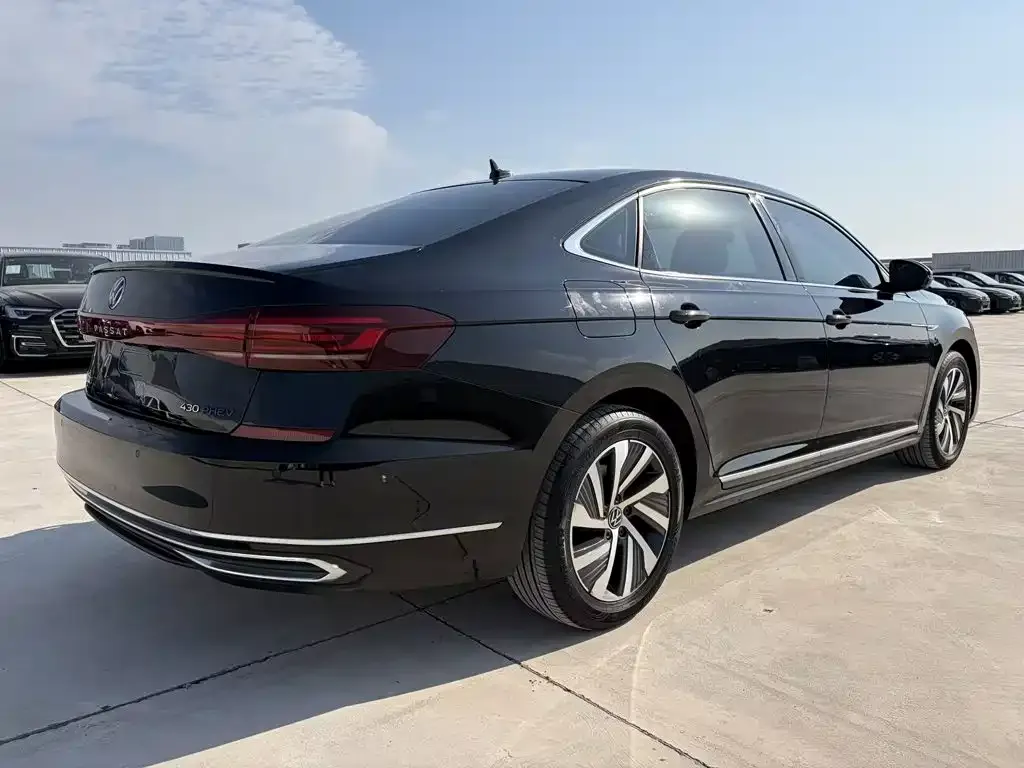 Volkswagen Passat PHEV — фото 7