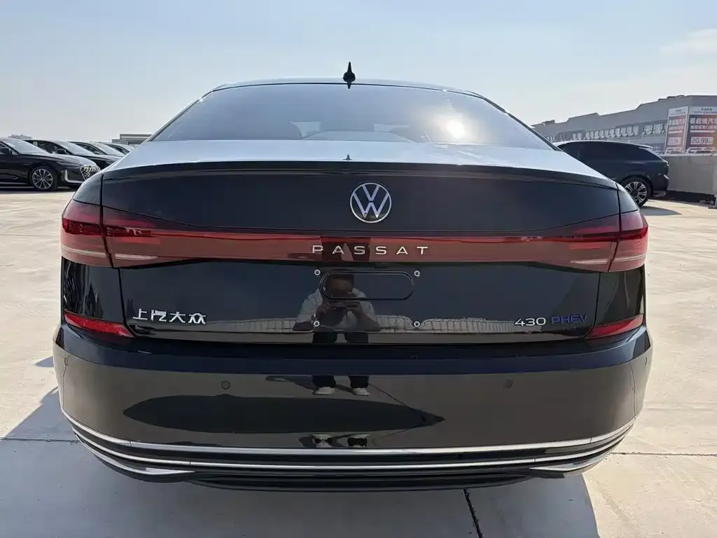 Volkswagen Passat PHEV — фото 2