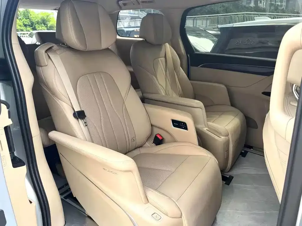 Buick GL8 Hybrid — фото 2