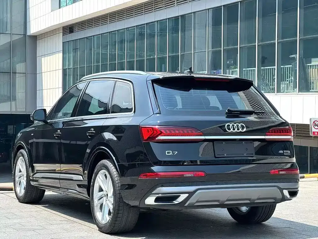 Audi Q7 — фото 7