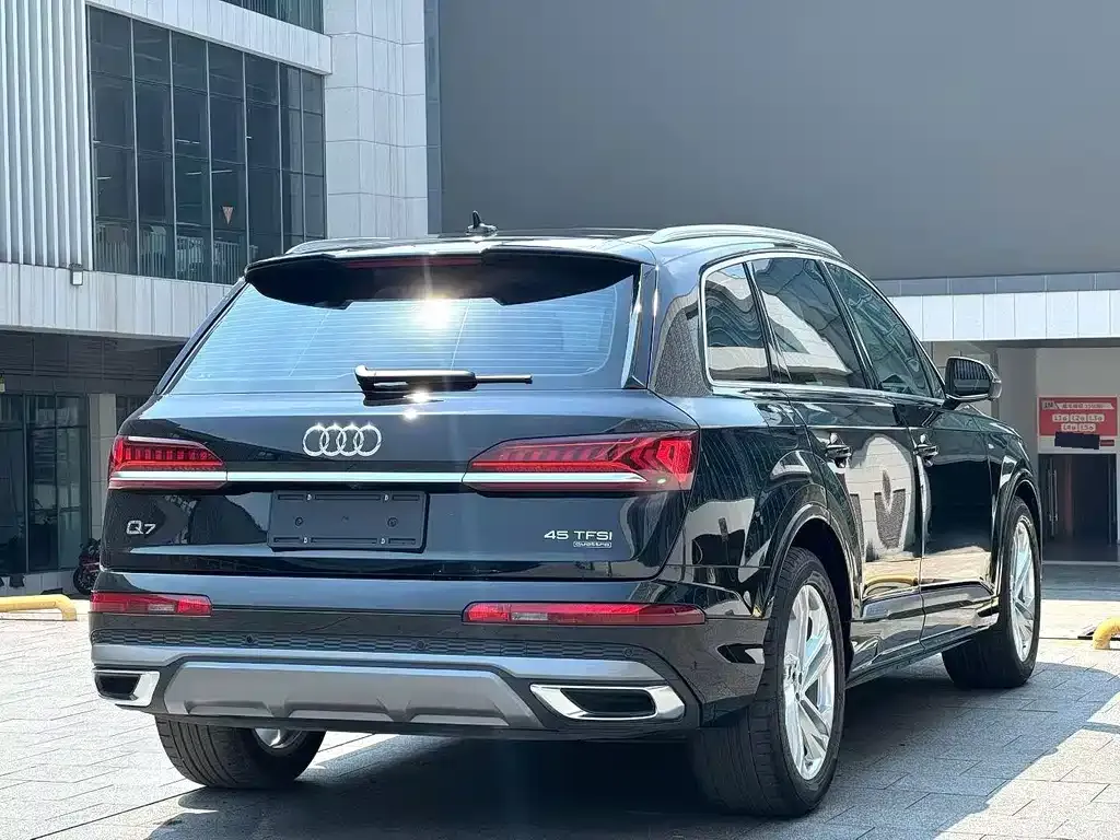 Audi Q7 — фото 8