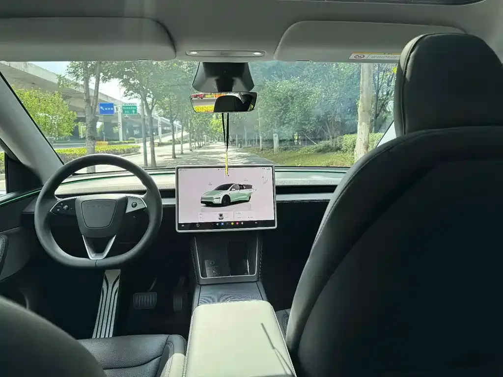 Tesla Model Y — фото 4