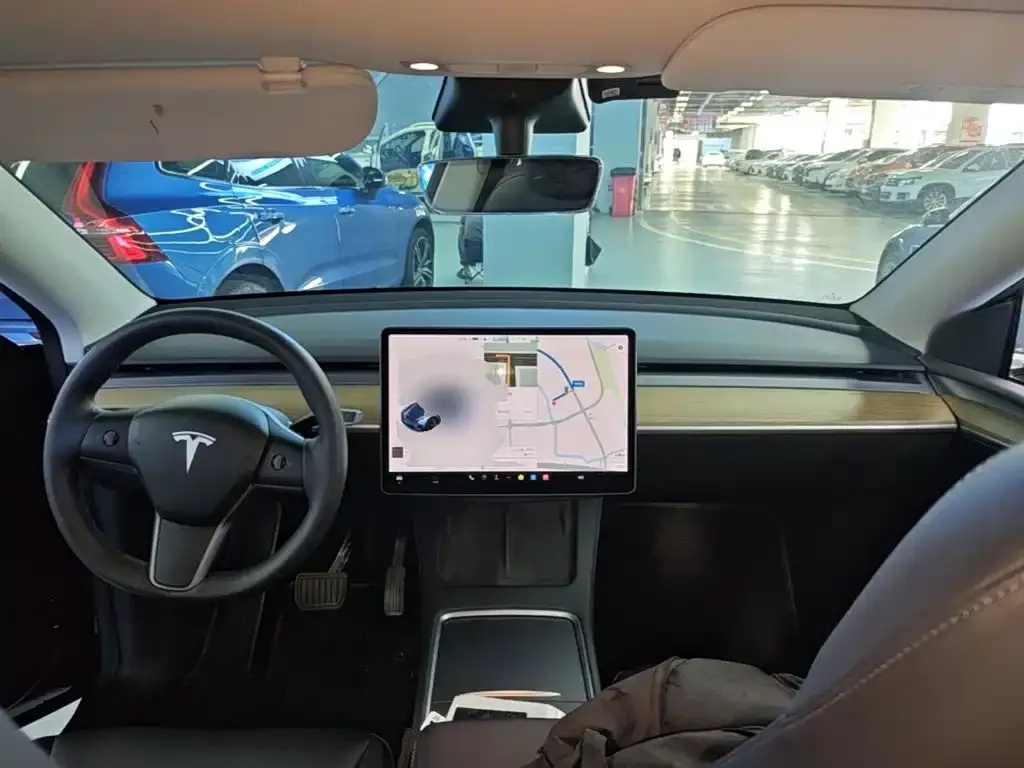 Tesla Model Y — фото 3