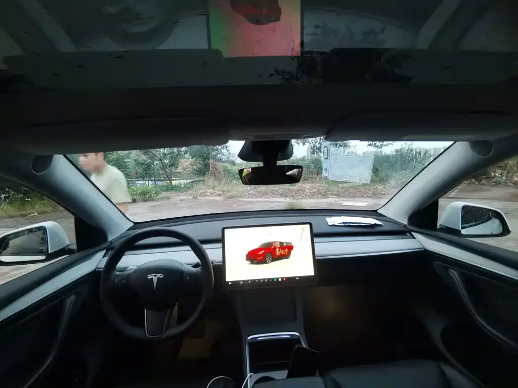 Tesla Model Y — фото 9