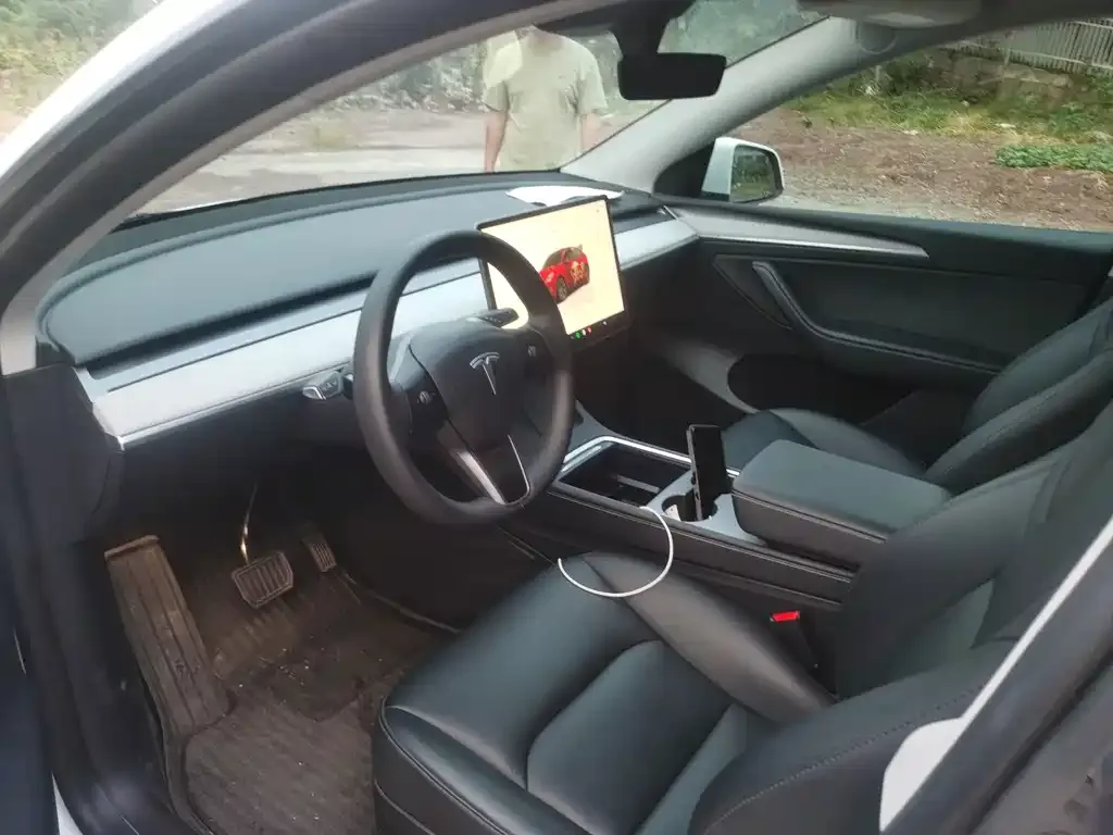 Tesla Model Y — фото 2