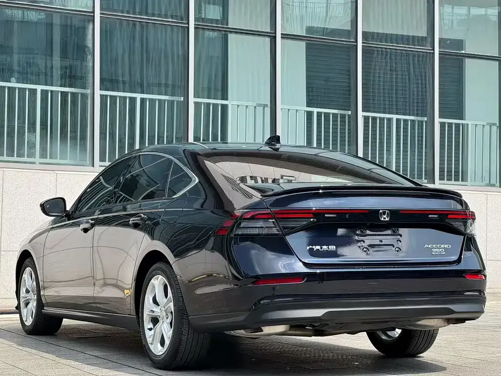 Honda Accord — фото 8