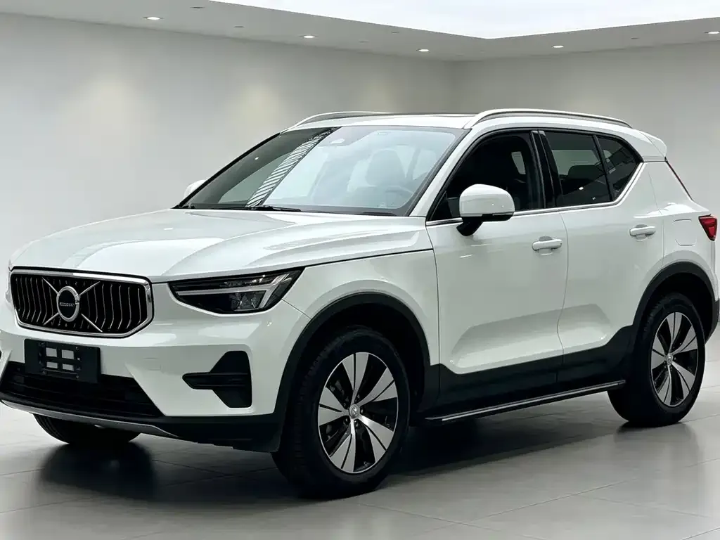 Volvo XC40 — фото 9
