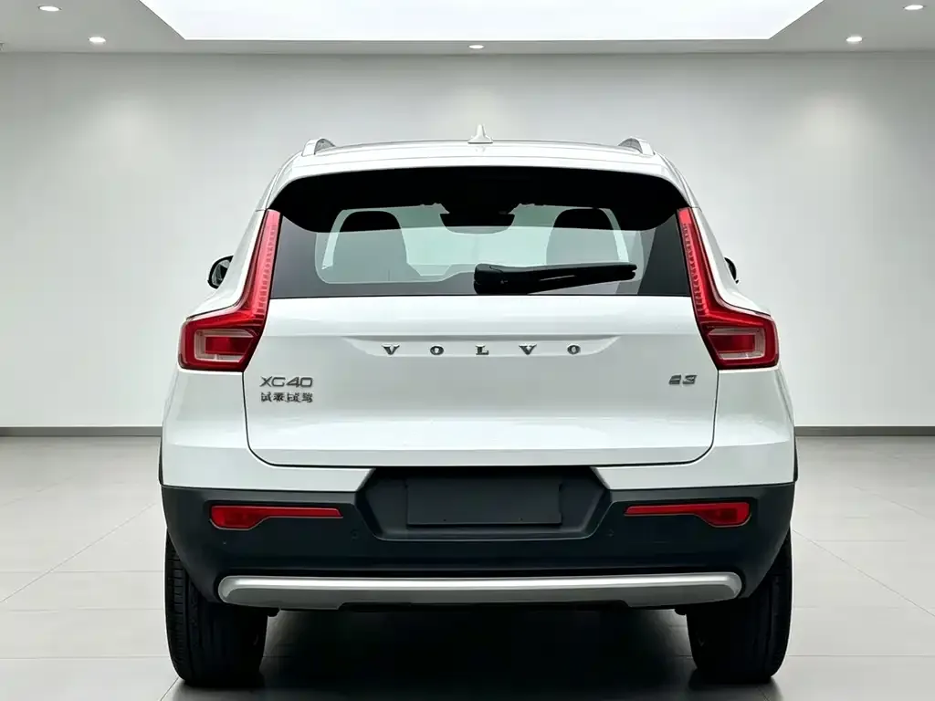 Volvo XC40 — фото 2