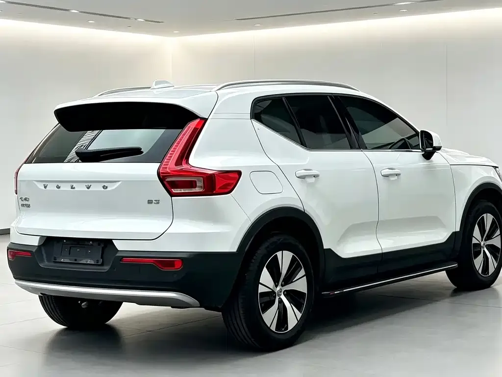 Volvo XC40 — фото 4