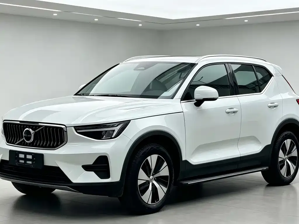 Volvo XC40 — фото 8