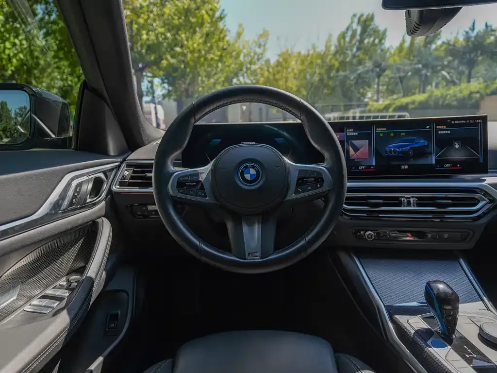 BMW i4 — фото 8