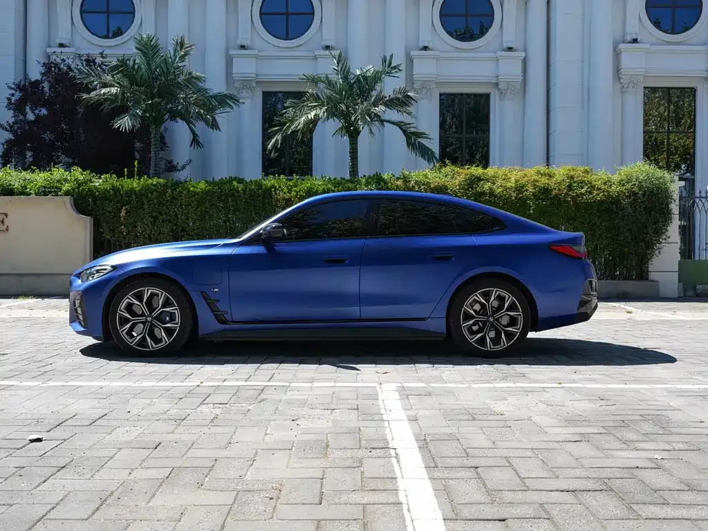 BMW i4 — фото 6