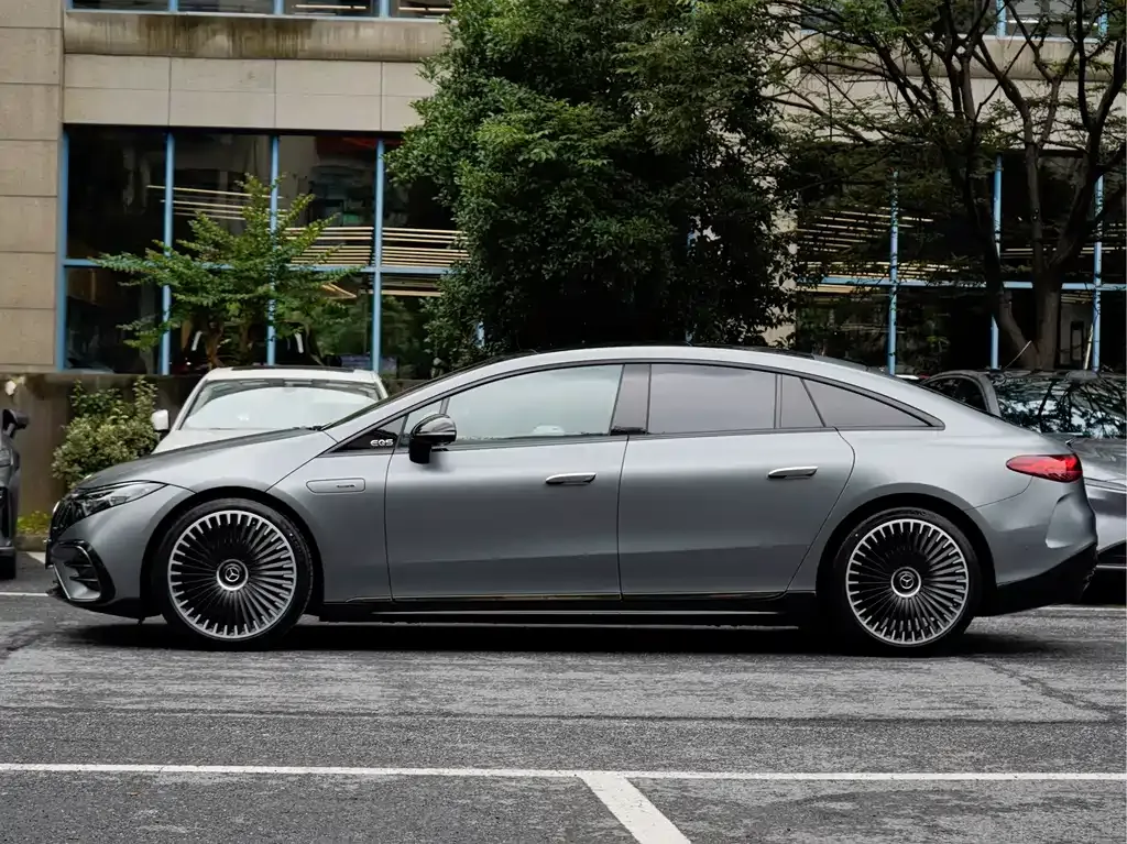 Mercedes-Benz EQS AMG — фото 10