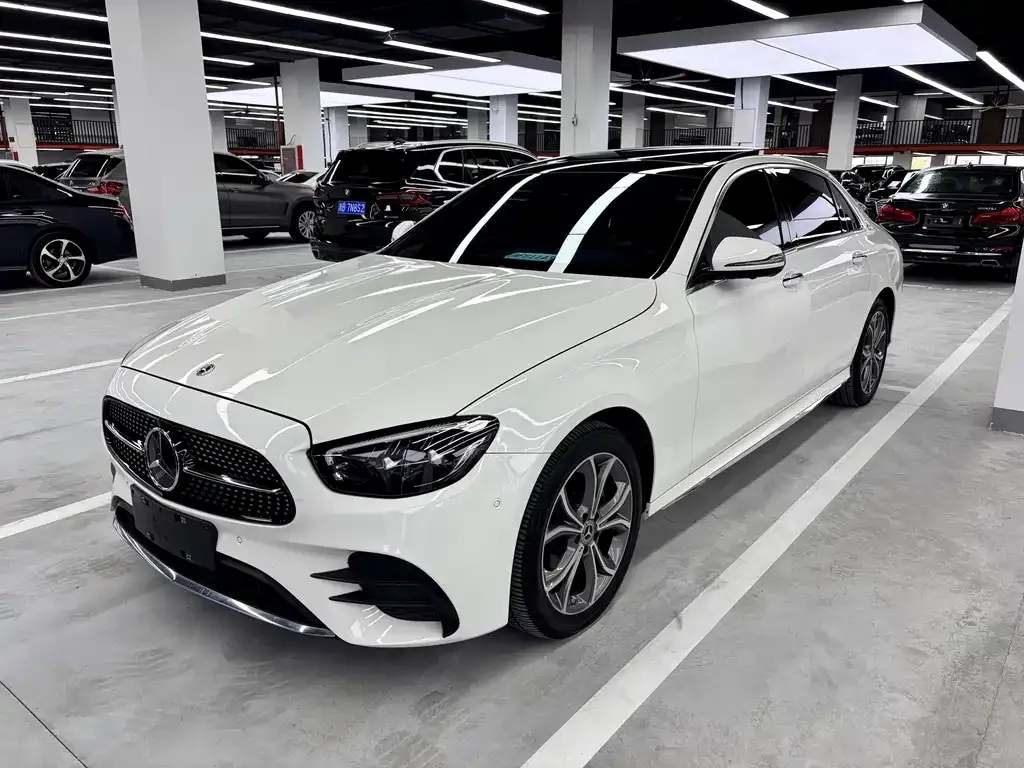 Mercedes-Benz E-Class — фото 1