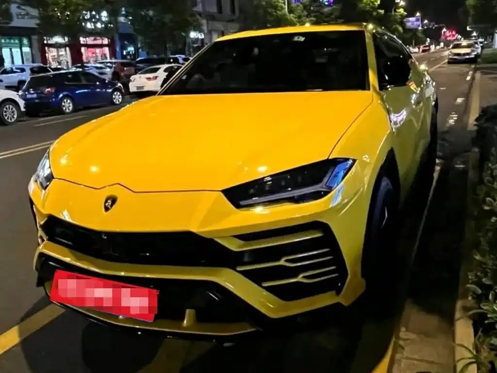 Lamborghini Urus — фото 1