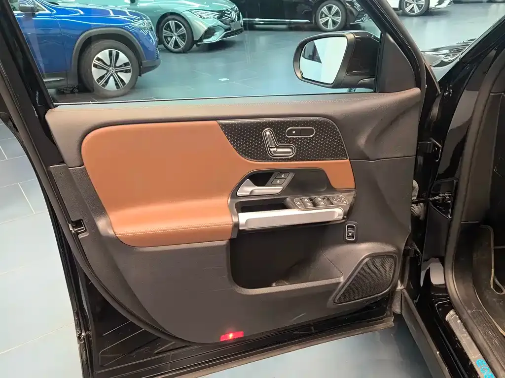Mercedes-Benz EQB — фото 10