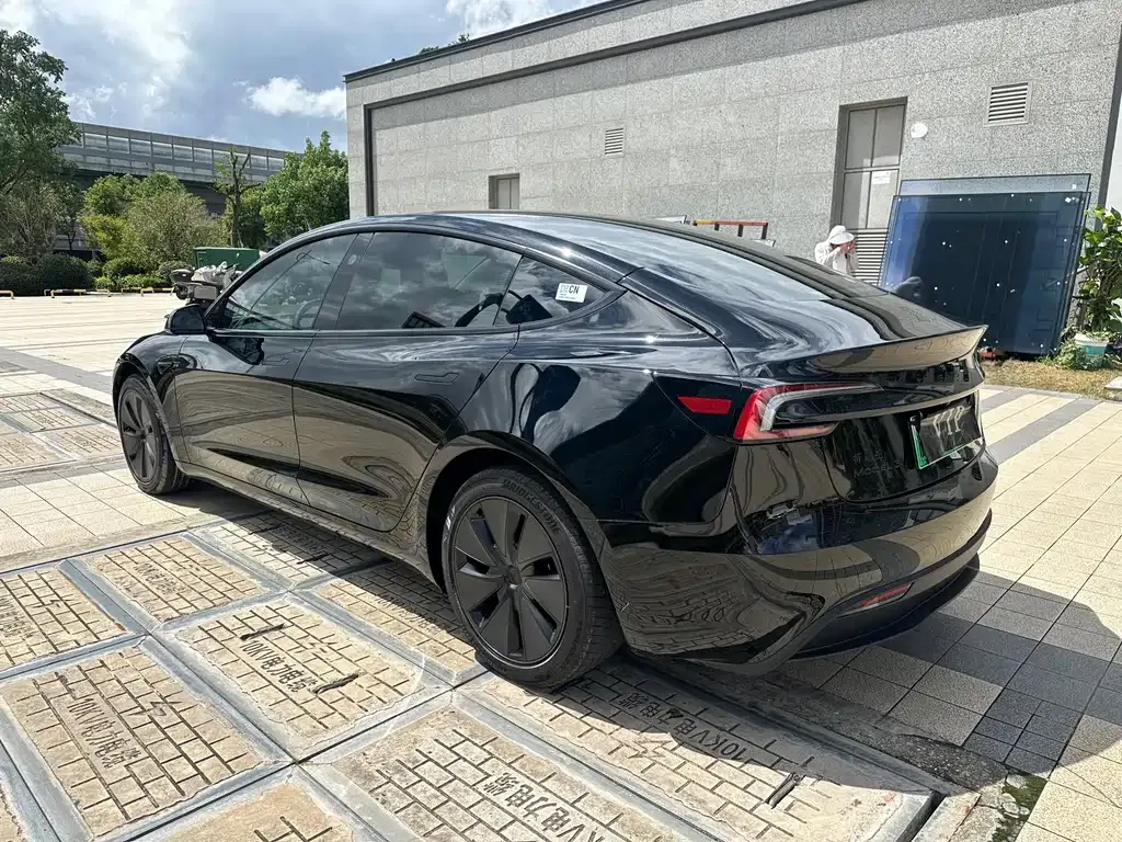 Tesla Model 3 — фото 7
