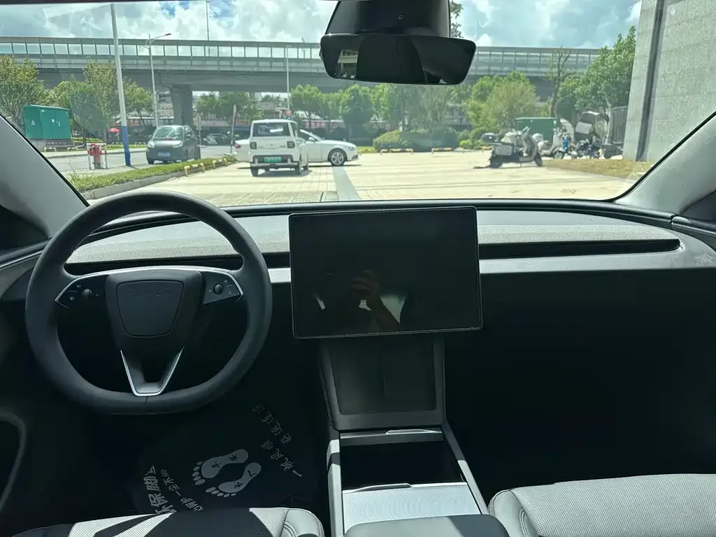 Tesla Model 3 — фото 3