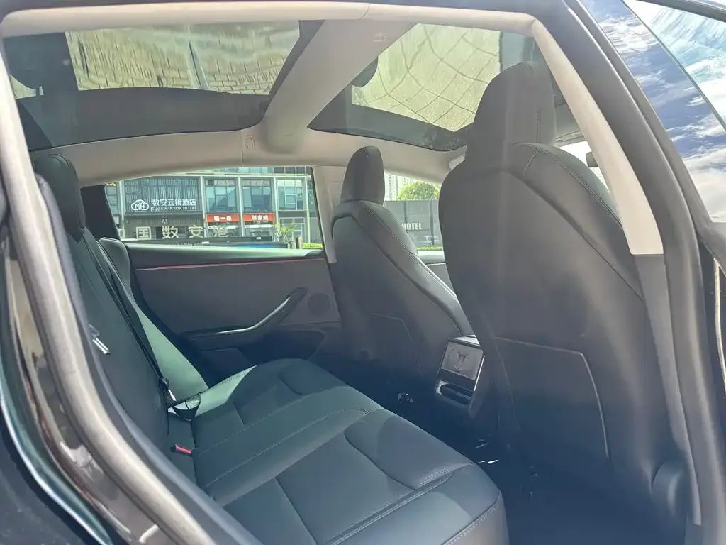 Tesla Model 3 — фото 2