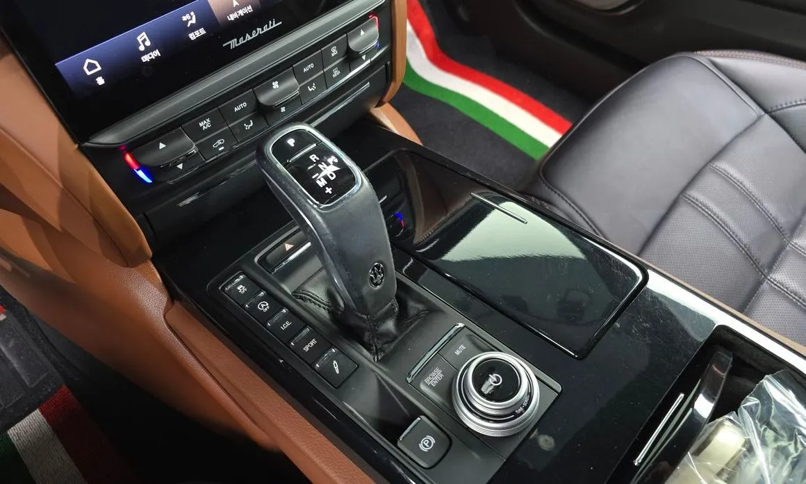 Maserati Quattroporte — фото 9