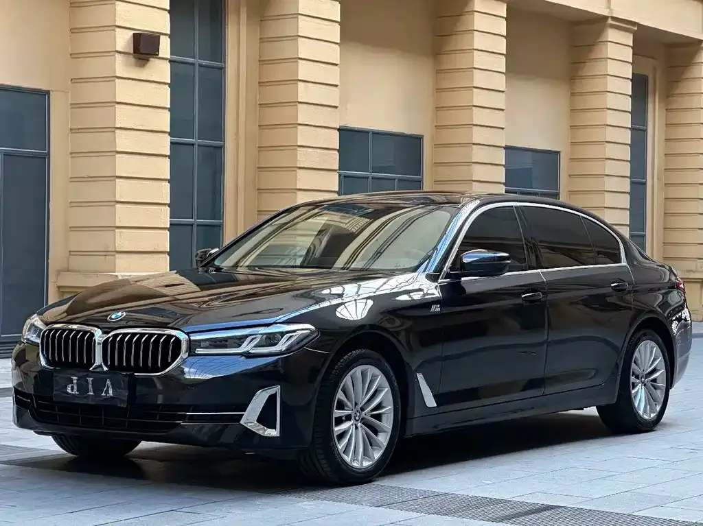 BMW 5 Series — фото 1