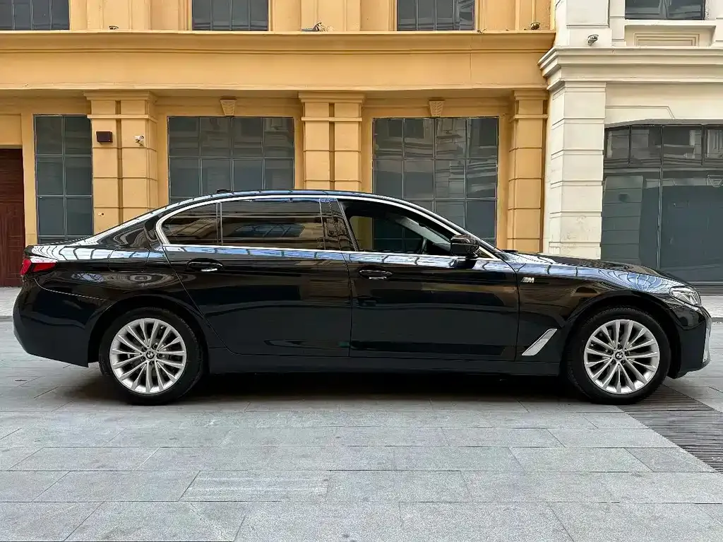 BMW 5 Series — фото 8
