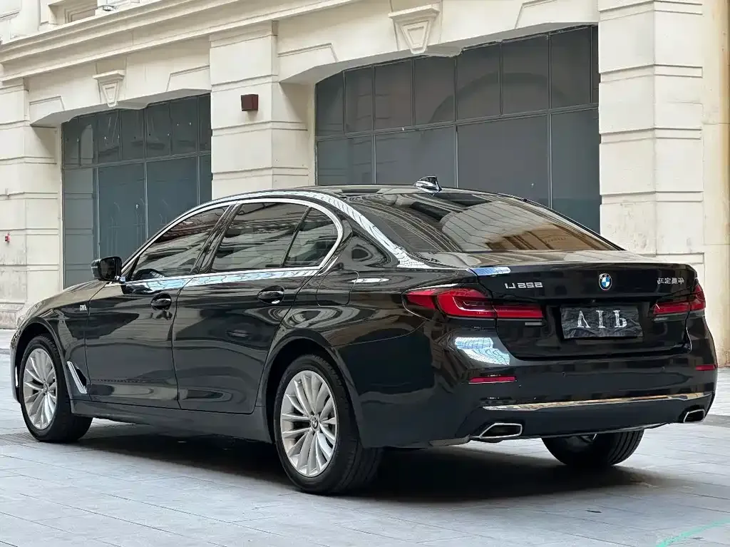 BMW 5 Series — фото 9