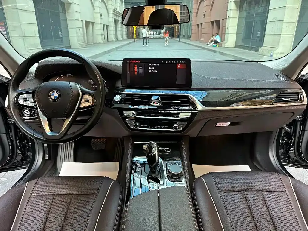 BMW 5 Series — фото 10