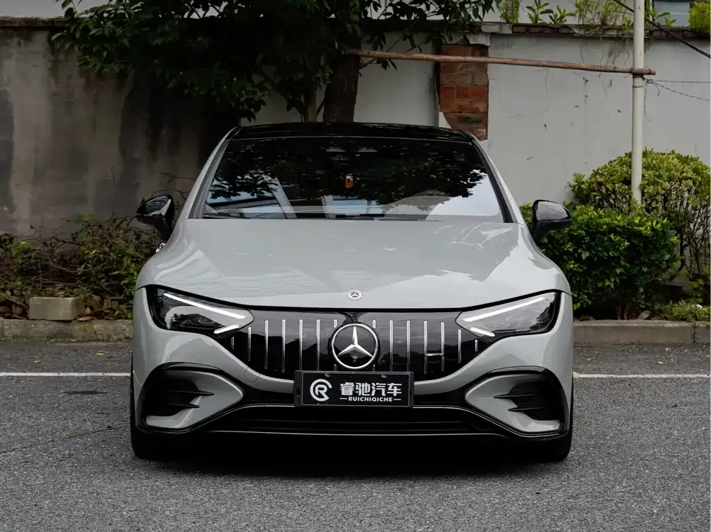 Mercedes-Benz EQE AMG — фото 6