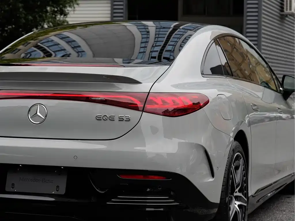 Mercedes-Benz EQE AMG — фото 2