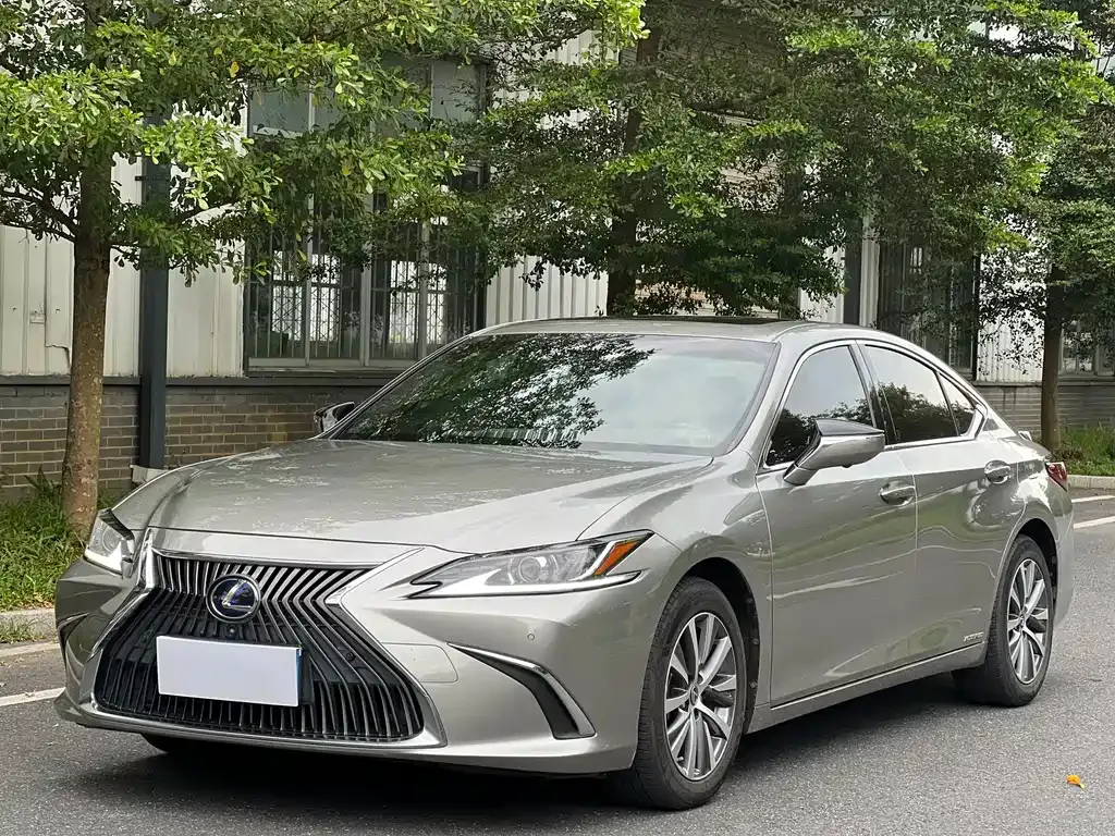 Lexus ES — фото 1