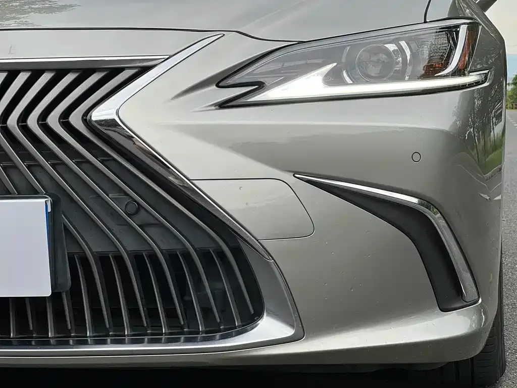 Lexus ES — фото 8