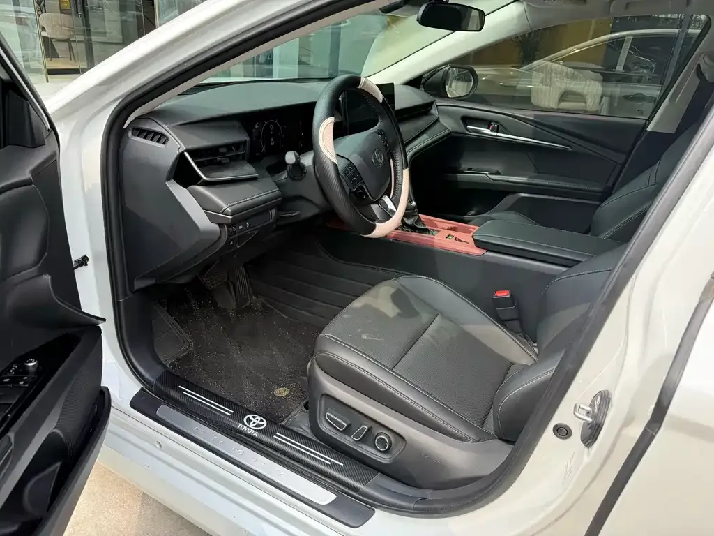 Toyota Camry — фото 3