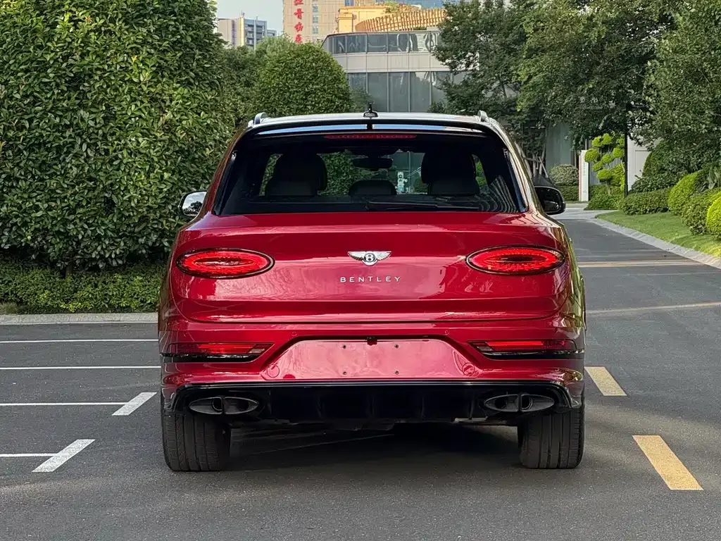 Bentley Bentayga — фото 10