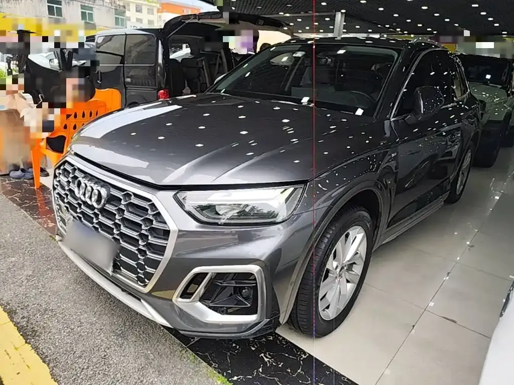 Audi Q5L — фото 1