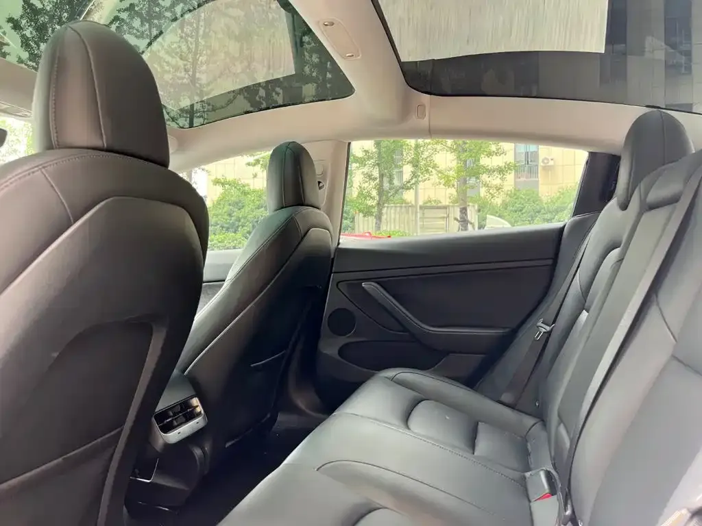 Tesla Model 3 — фото 4
