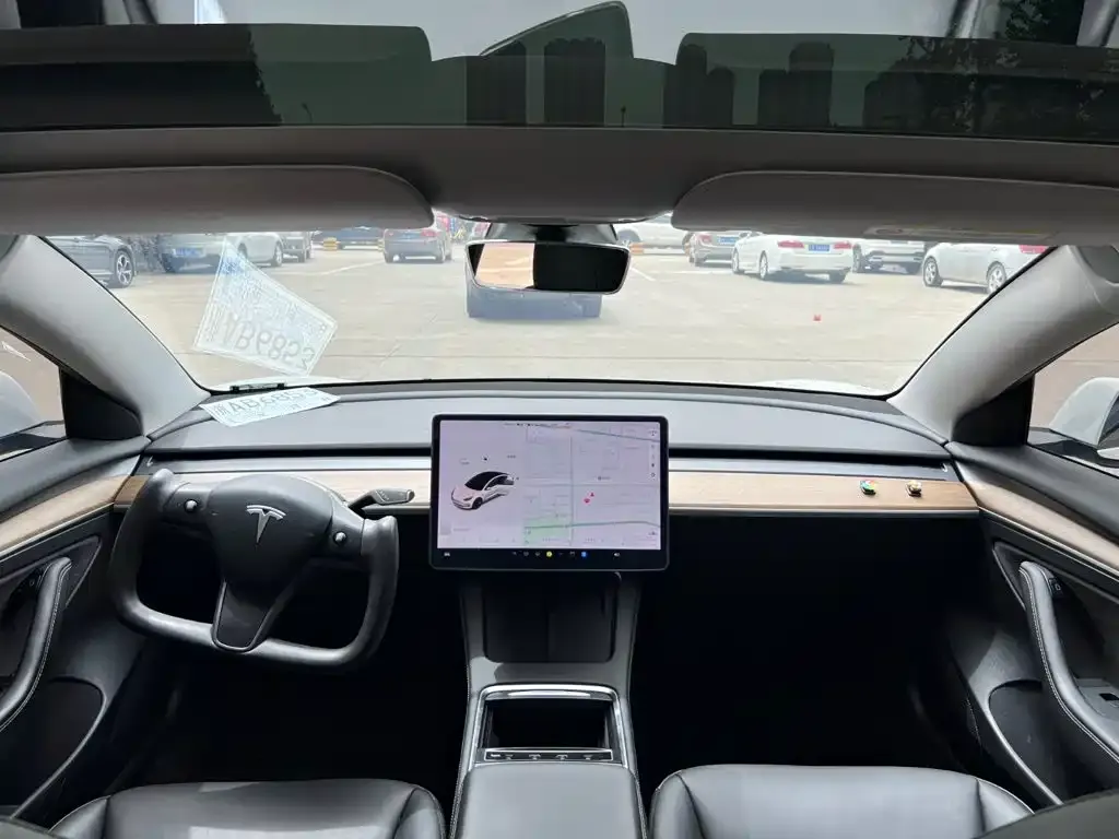 Tesla Model 3 — фото 3